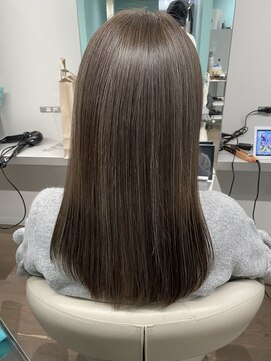 リーホリエ(Lee Horie) 【高木】赤味のないアッシュグレージュカラー◎