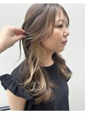 ベージュイヤリングカラー