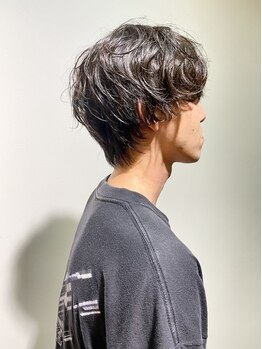 メンズパーマの支持率◎ON/OFF両方キマる理想のスタイルに…。再現性の高いパーマで朝のセットも楽チン♪