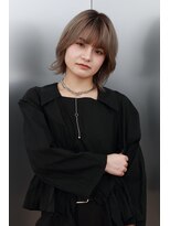 ソレイユトウキョウシブヤ(SOLEIL TOKYO shibuya)&nbsp;ショートボブくびれヘア顔周りレイヤーブリーチオリーブベージュ