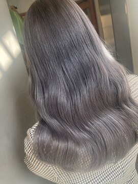 ティグルカゴシマ(TIGRE kagoshima) ブリーチ×グレー【艶髪髪質改善】