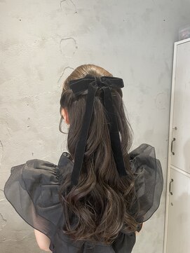 ソランテ(SOLLANTE) ふんわりとしたハーフアップスタイル