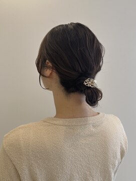 チーモ ハッピー ヘア メイク(CheeMo happy hair make) ゆるふわ質感が魅力の大人可愛いまとめ髪スタイル