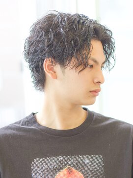 にもう センターパート　ツイストスパイラル　ミディアムウルフ １