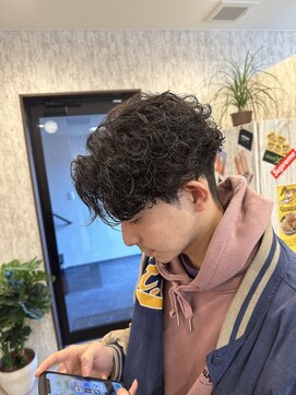 ジーク(SIEG) 波巻きパーマ アップバングver