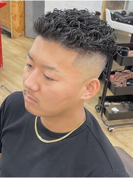 クオンヒール 淀屋橋店(QUON HEAL) スペインカール/スパイキーショート/フェザーパーマ/フェード×