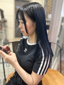 ヘアーアンドメイク ビス(HAIR&MAKE bis) 室内で青がわかる透明感ブルーブラック【立川/沙久楽】