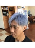 シルバーカラー　ツーブロックショートヘアー