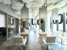 ソース 茶屋町(SOURCE)の雰囲気（光が差し込む明るい店内☆梅田が一望出来て昼も夜も眺めがいい☆）