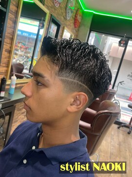 ムア(MUA) フェザーアップ　スキンフェード