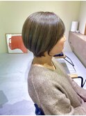 グレイカバー　オリーブグレージュ×ショートボブ