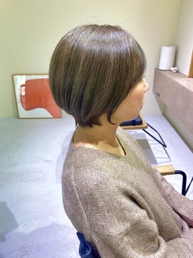 トーイ(toi.) グレイカバー　オリーブグレージュ×ショートボブ