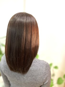 上品ツヤのナチュラルストレート