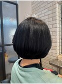 銀座の大人世代に。美シルエットの艶髪コンパクトショートボブ