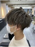 スモーキーベージュ 担当:高木穣