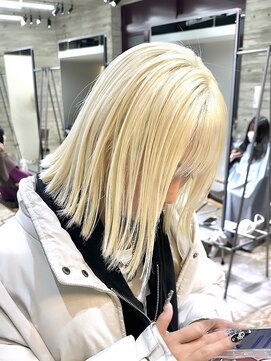 ヲタク(wotaku.) ホワイトブロンド抜きっぱなしブリーチハイトーン切りっぱなし