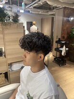 ウノプリールヴァモス(unopulir Vamos)&nbsp;波巻きスパイラルパーマ黒髪メンズ前下がり