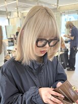 サンクプロジェクト(cinq PROJECT)&nbsp;ハイトーン切りっぱなしショートボブホワイトブロンドベージュ