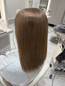 ルシエバイファブリック(Lucie by fabrique) 透明感ベージュ×艶ストレート