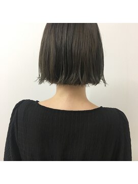 キー(kii) スモーキーグレージュ