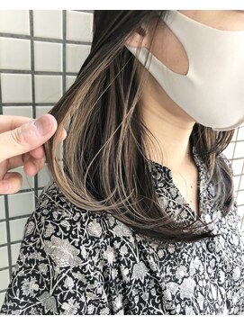 ケンジ ツルヤチョウ(KENJE tsuruyacho) 詳細はinstaで。@ oikawa.shohei/インナーカラー×ミルクティー