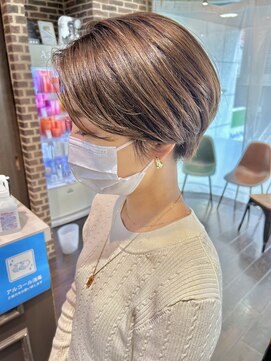 ヘアーアンドメイク ビス(HAIR&MAKE bis) 顔まりの毛流れがかわいい☆丸みショート☆ももこ