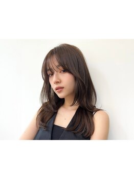 《トレンドを意識した小顔効果のあるカット》小顔美人になれる顔周りのデザインが◎[表参道]