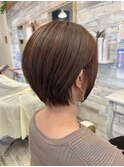 丸みショートボブ×ハイライト×白髪ボカシスタイル