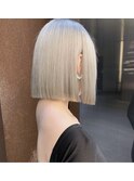 グレーベージュ × セミディボブ 大人ボブ ケアブリーチ