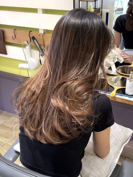 キートスバイガーランド (Kiitos by Garland) サラ艶ロングレイヤーカットくびれヘアグラデーションカラー