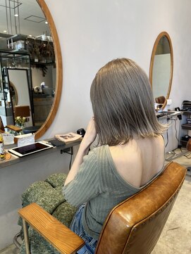 クルニエ(crenier) ブロンドベージュ/ミルクティー/ブリーチ/ダブルカラー