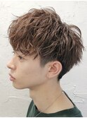 緩めツイストスパイラルパーマウルフセンターパート七三分け短め