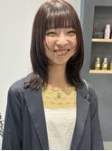 くびれミディアム顔周りレイヤーカット小顔レッドボルドー暖色