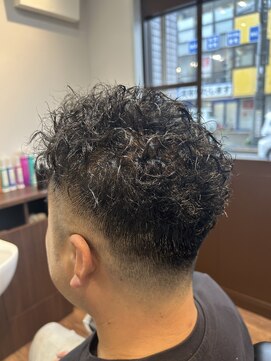 プレジールバーバー(Plaisir BARBER) 2ブロック強めのパーマ