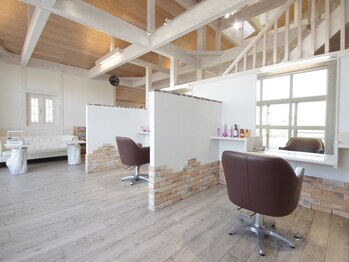 ワウヘアー(WOW HAIR)の写真/"oggiottoトリートメント"で、髪の内側から潤い、艶のある髪へ導く。思わず触りたくなる質感へ＊