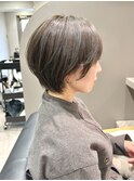 自然な丸みで、女性らしいショートスタイル