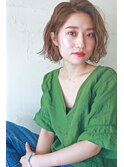 波巻きパーマ アッシュベージュ 切りっぱなしボブ 耳かけ