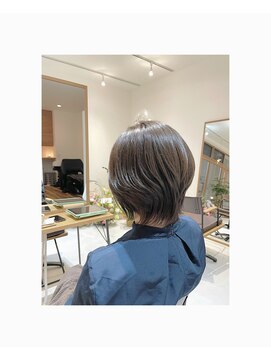 ヘアプラスニリンソウ(hair+) ◇大人のくびれショート