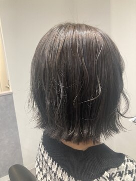 ガーベラ(gerbera) 切りっぱなしボブ×シルバーアッシュ