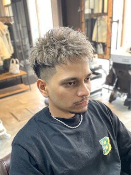 ワム(wom) ベリーショート ハイトーン アッシュ