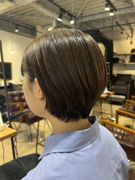 トーン 上大岡(tone.) お手入れ簡単、ショートボブ