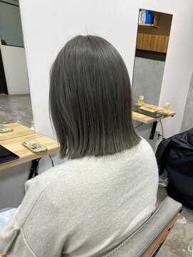 イェッカ(YECCA) オリーブグレージュ*ブリーチ有