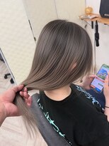 ウル(ulu)&nbsp;バレイヤージュ　ケアブリーチ　ベージュ　グレージュ　ブラウン