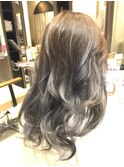 「Alaiaolo」岩本侑馬グレージュハイライト×寝ぐせ風スタイル