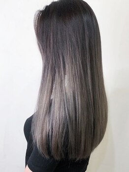 アイビー バイ シエル(ivy by CIEL)の写真/【カット+シルクコスメ縮毛矯正¥9000～】髪質改善ストレートで、まっすぐ過ぎない自然な仕上がりを―。