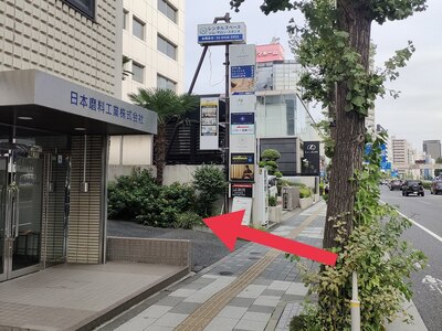 建物入口、大きな通り沿いのこちらからです☆