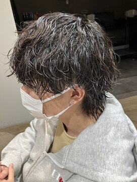 エヌプラス(N+) サーフカールブルーブラックスパイキーショートフェザーパーマ
