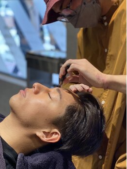 ビート バーバーショップ 大阪駅前第3ビル店(BEET BARBERSHOP)の写真/顔剃り／髭／眉毛など、自分では難しい手入れはプロにお任せ。清潔感漂う大人男性に仕上げます！
