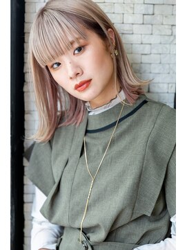 アッシュ 横浜店(Ash) インナーカラーで魅せるミルクティーベージュボブ