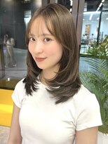 ミディアムレイヤー　ブリーチなし　ベージュカラー
